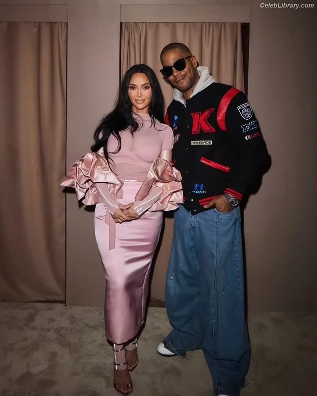 Kim Kardashian photo 21 of 4170
