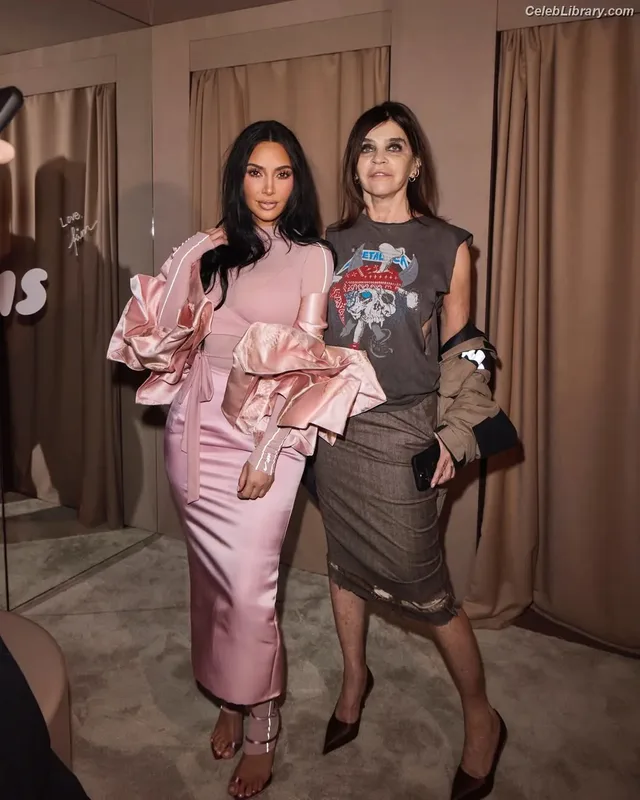Kim Kardashian photo 23 of 4170