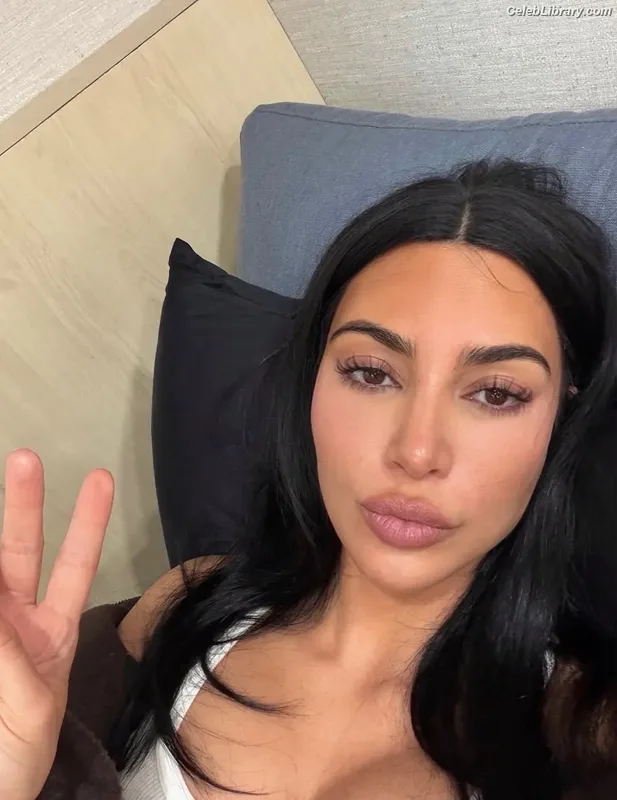 Kim Kardashian photo 5 of 4170