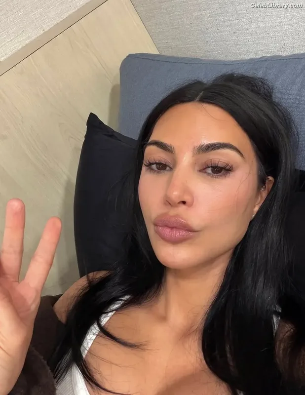 Kim Kardashian photo 6 of 4170