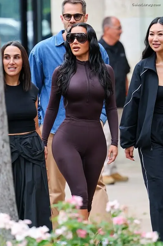 Kim Kardashian photo 9 of 4170