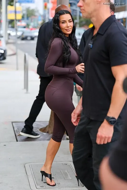 Kim Kardashian photo 10 of 4170