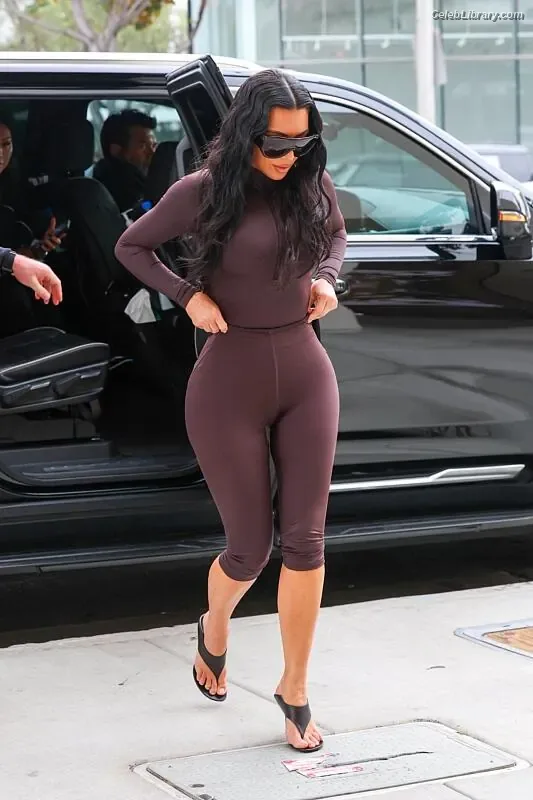 Kim Kardashian photo 11 of 4170