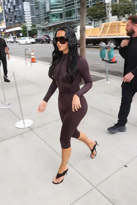 Kim Kardashian photo 13 of 4170