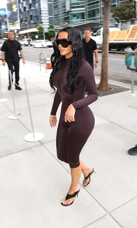 Kim Kardashian photo 14 of 4170