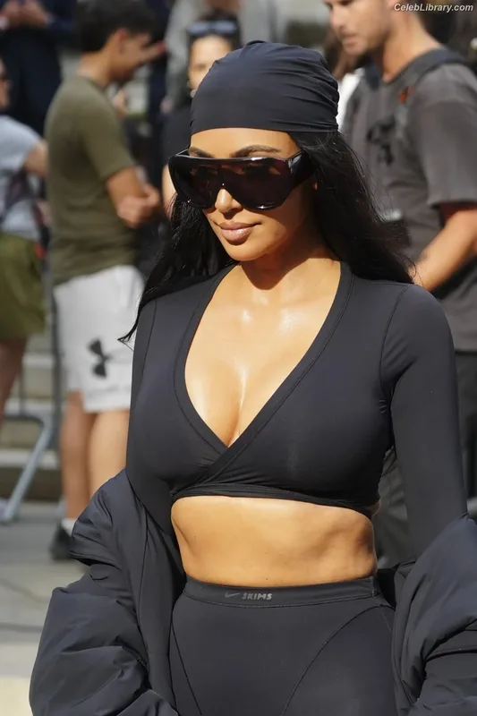 Kim Kardashian photo 6 of 4170