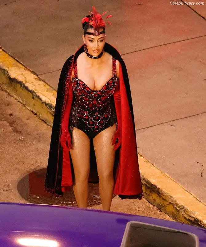 Kim Kardashian photo 19 of 4170