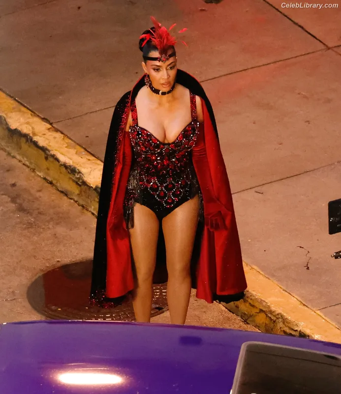 Kim Kardashian photo 20 of 4170