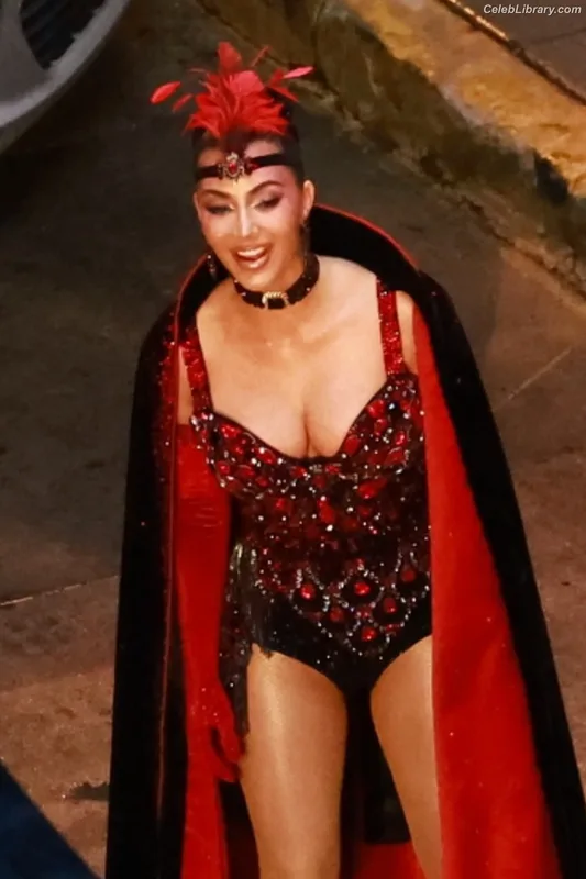 Kim Kardashian photo 2 of 4170
