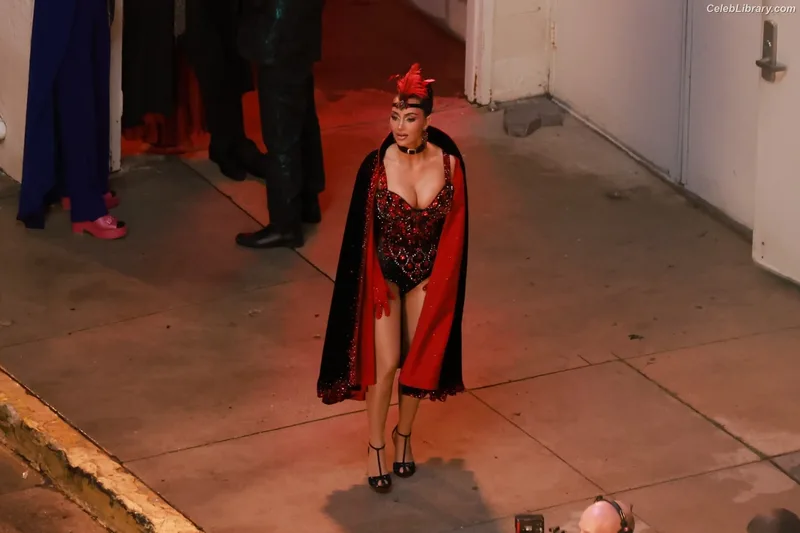 Kim Kardashian photo 4 of 4170