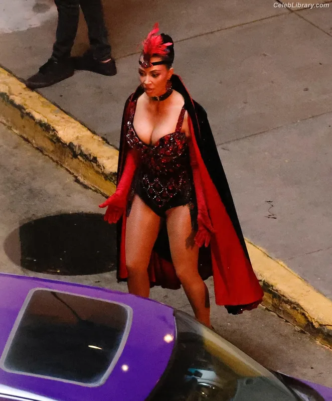 Kim Kardashian photo 9 of 4170