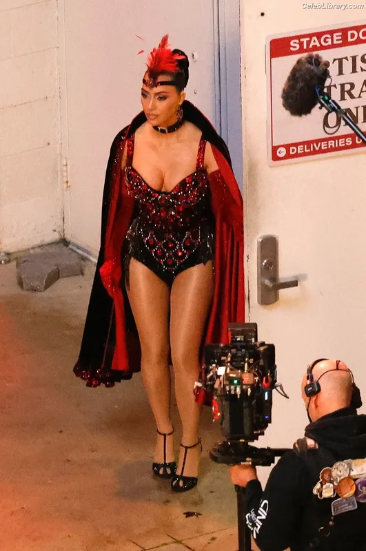 Kim Kardashian photo 16 of 4170