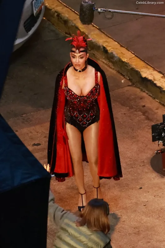 Kim Kardashian photo 17 of 4170