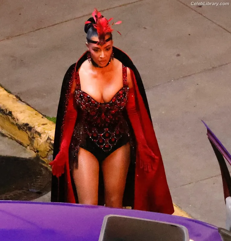 Kim Kardashian photo 20 of 4170