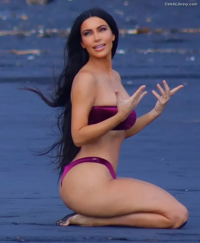 Kim Kardashian photo 10 of 4170