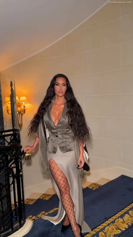 Kim Kardashian photo 8 of 4170
