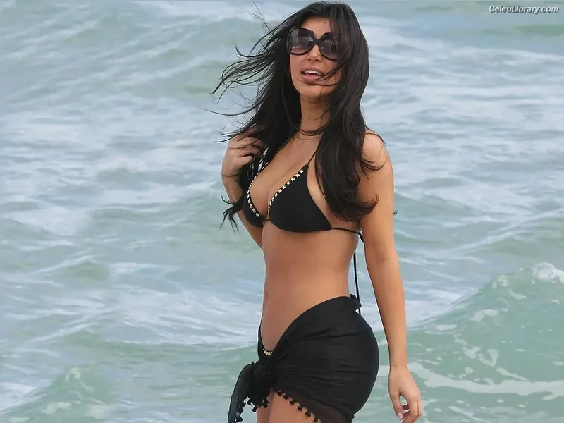 Kim Kardashian photo 15 of 4170