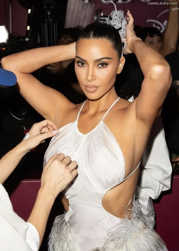 Kim Kardashian photo 2 of 4170