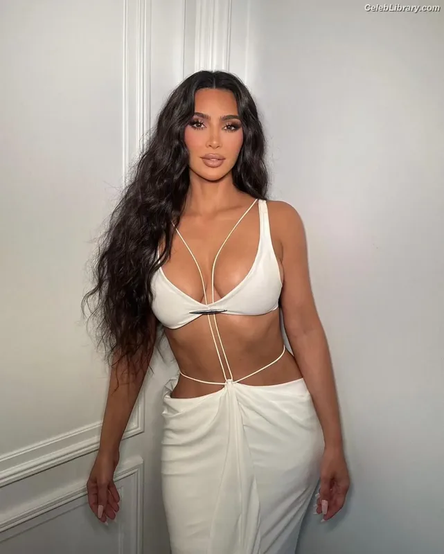 Kim Kardashian photo 3 of 4170
