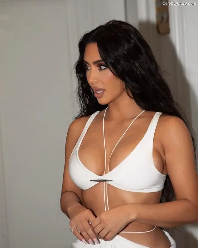 Kim Kardashian photo 5 of 4170