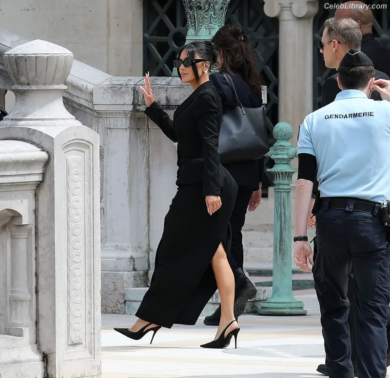Kim Kardashian photo 2 of 4170
