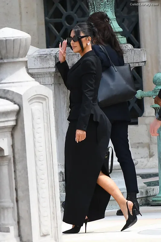 Kim Kardashian photo 6 of 4170
