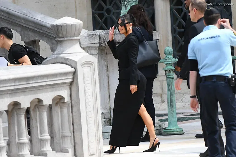 Kim Kardashian photo 7 of 4170