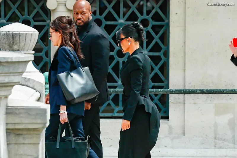 Kim Kardashian photo 10 of 4170