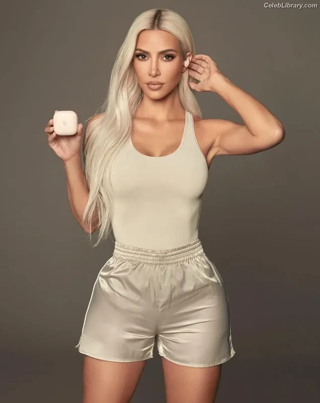 Kim Kardashian photo 14 of 4170