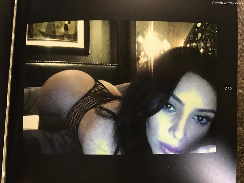 Kim Kardashian photo 17 of 4170