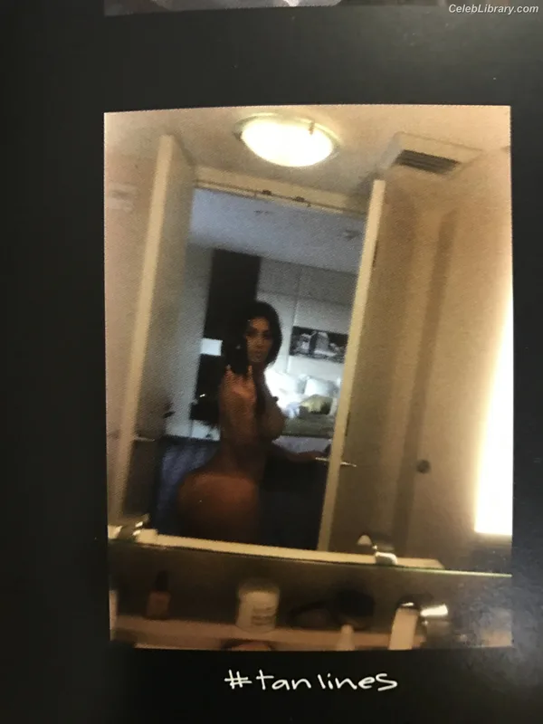 Kim Kardashian photo 20 of 4170