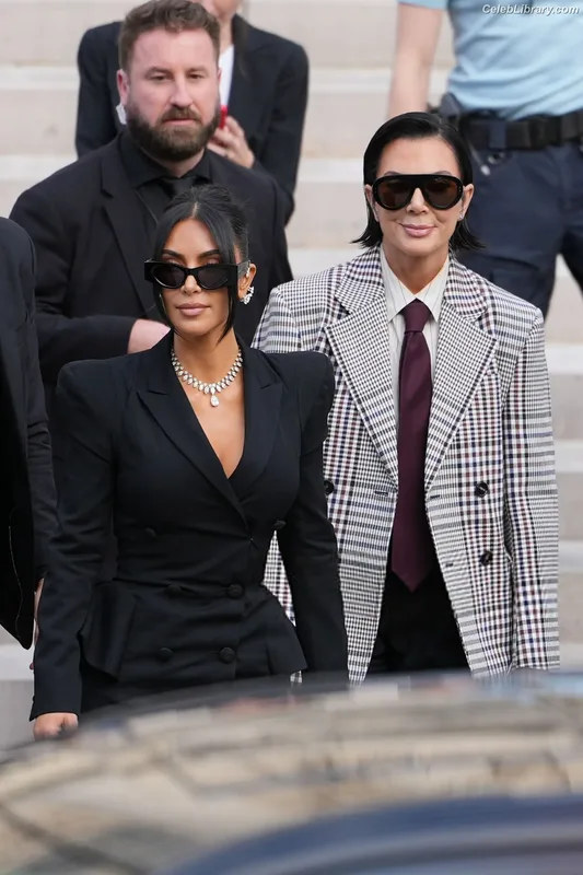 Kim Kardashian photo 23 of 4170