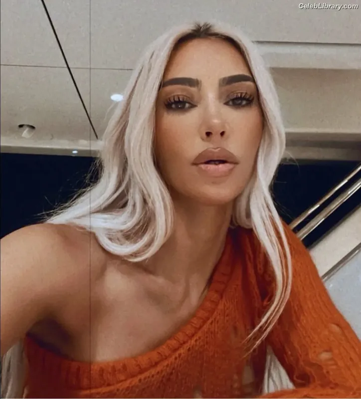 Kim Kardashian photo 5 of 4170