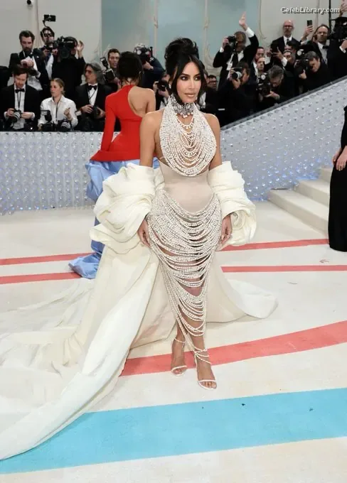 Kim Kardashian photo 14 of 4170