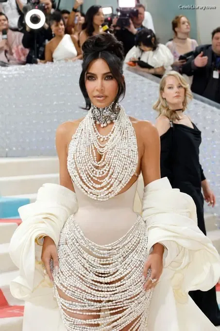Kim Kardashian photo 15 of 4170
