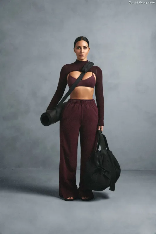 Kim Kardashian photo 17 of 4170