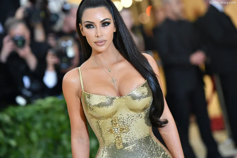 Kim Kardashian photo 19 of 4170