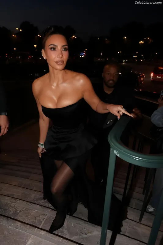Kim Kardashian photo 23 of 4170