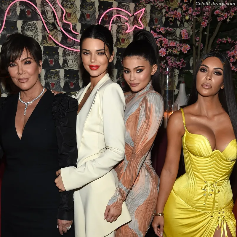 Kim Kardashian photo 6 of 4170