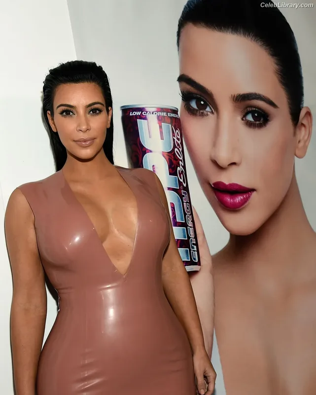 Kim Kardashian photo 10 of 4170