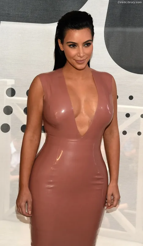 Kim Kardashian photo 14 of 4170