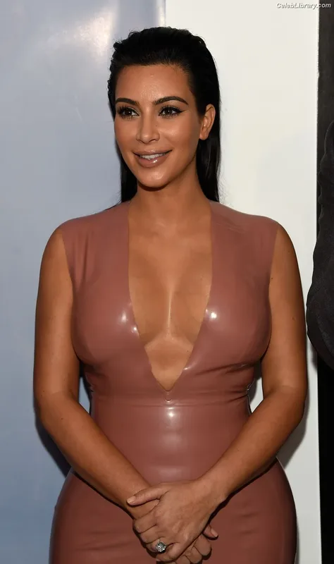 Kim Kardashian photo 15 of 4170