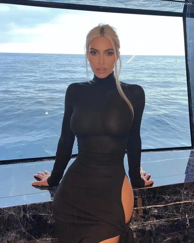 Kim Kardashian photo 8 of 4170