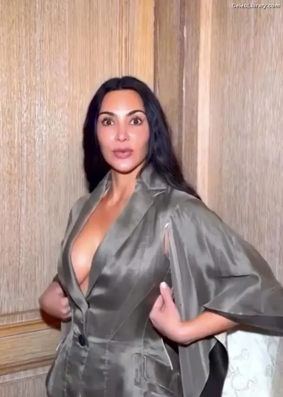 Kim Kardashian photo 24 of 4170