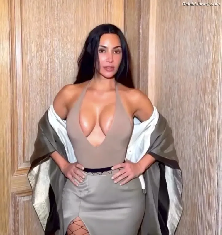 Kim Kardashian photo 1 of 4170