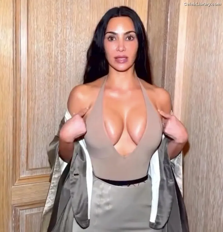 Kim Kardashian photo 3 of 4170