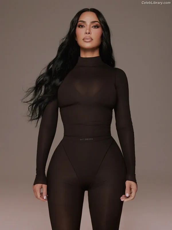 Kim Kardashian photo 8 of 4170