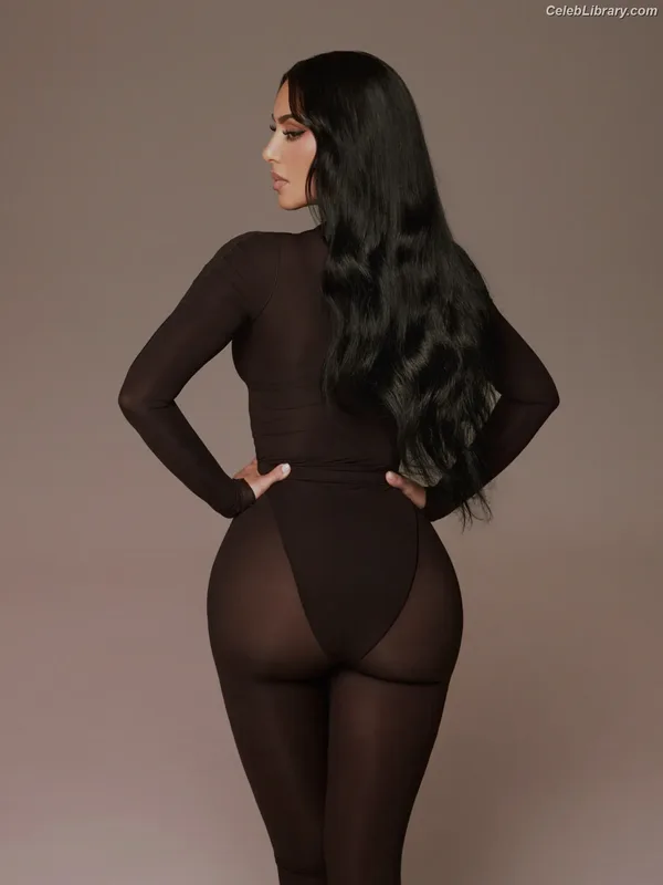 Kim Kardashian photo 9 of 4170