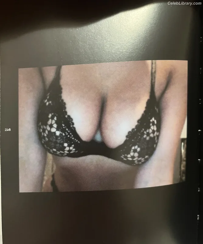 Kim Kardashian photo 14 of 4170