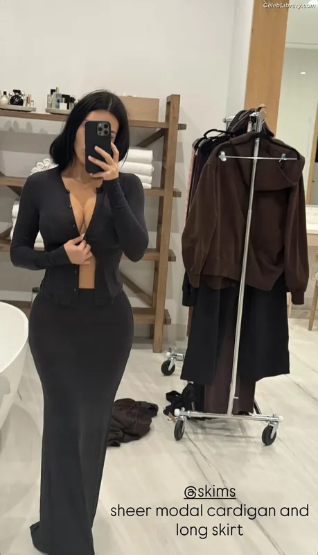 Kim Kardashian photo 19 of 4170